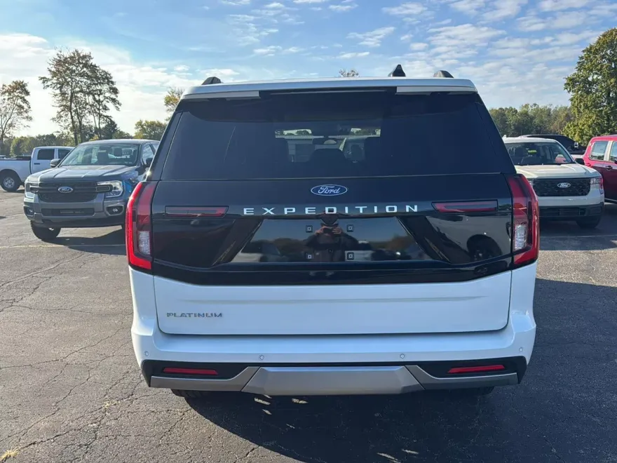 2025 Ford Expedition Platinum photo 1