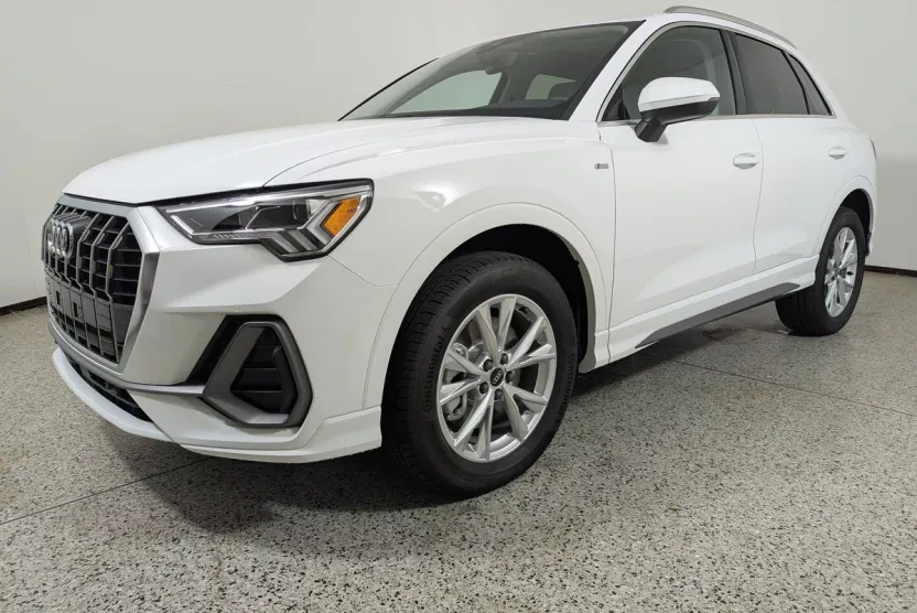 2025 Audi Q3 45 TFSI S line Premium photo 1