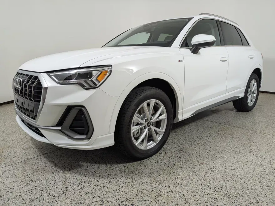 2025 Audi Q3 45 TFSI S line Premium photo 1