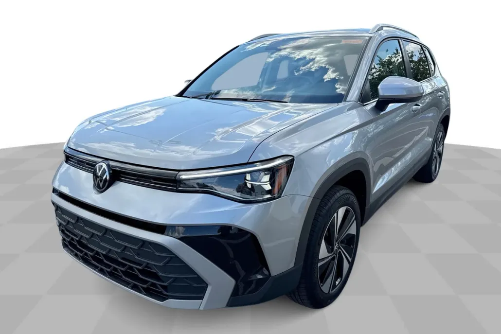 2025 Volkswagen Taos SE photo 1