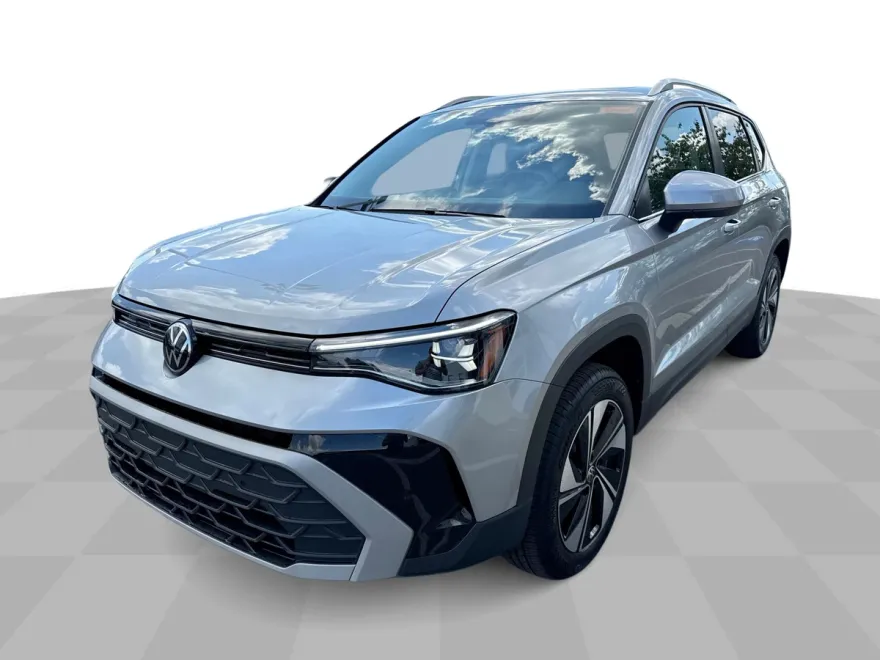 2025 Volkswagen Taos SE photo 1