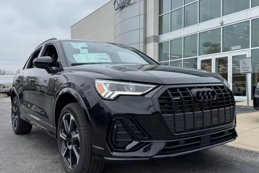 2025 Audi Q3 S line Premium Plus photo 1