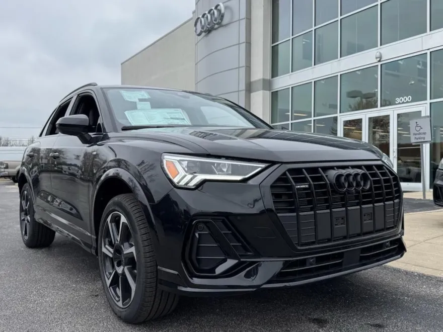 2025 Audi Q3 S line Premium Plus photo 1