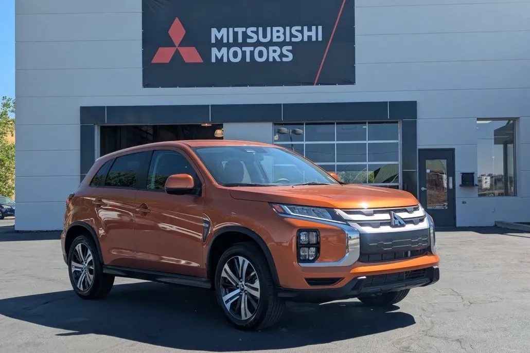 2025 Mitsubishi Outlander Sport ES SE LE photo 1