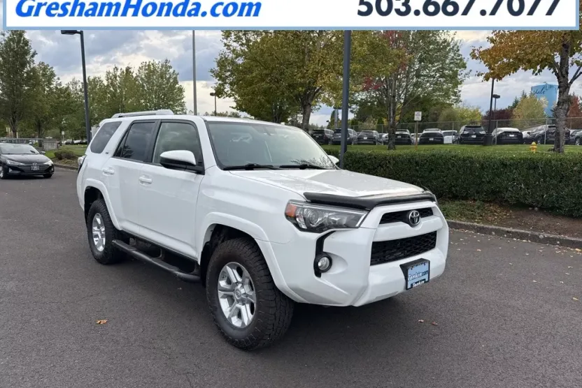2017 Toyota 4Runner SR5 photo 1