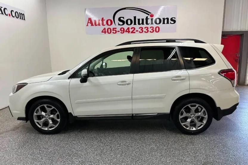 2017 Subaru Forester 2.5i Touring photo 1