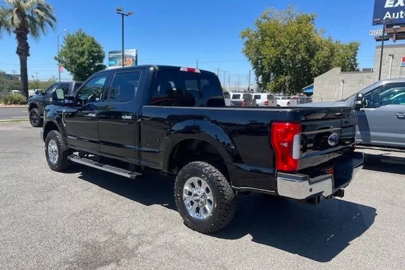 2017 Ford F-250 Lariat photo 1