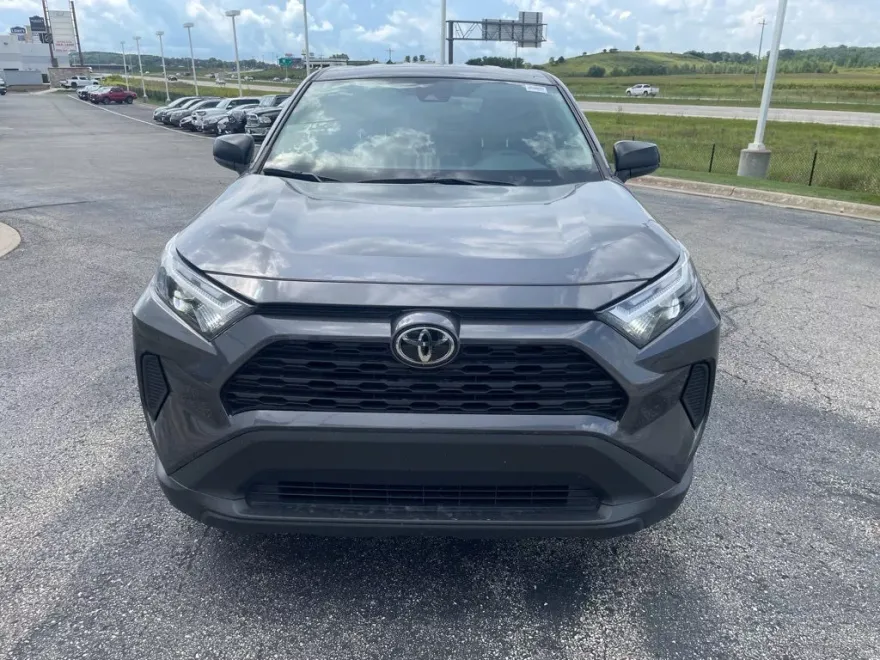 2024 Toyota RAV4 LE photo 1