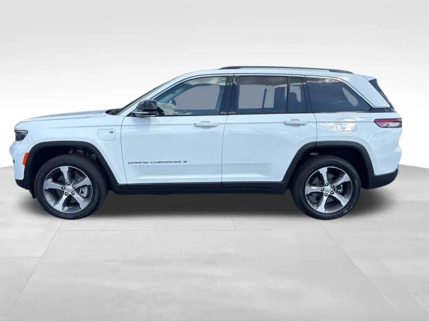 2023 Jeep Cherokee 4xe photo 1