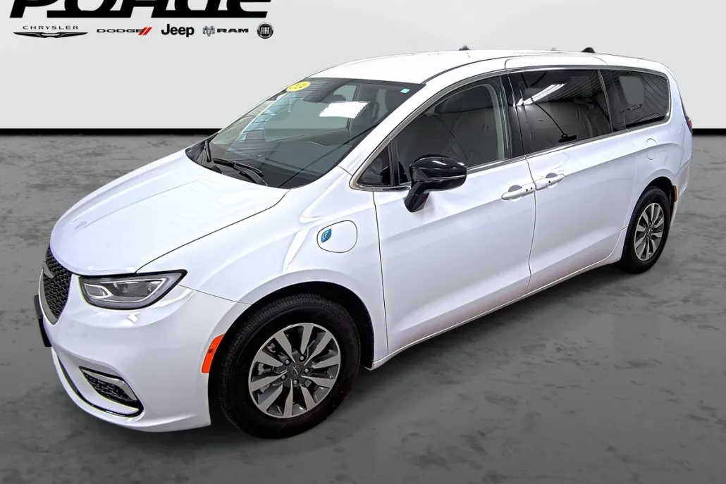 2024 Chrysler Pacifica Hybrid photo 1