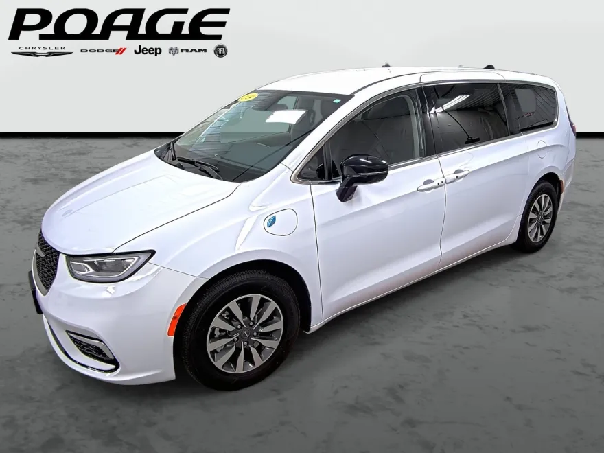 2024 Chrysler Pacifica Hybrid photo 1