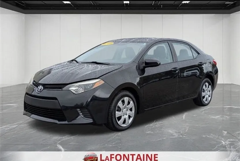 2015 Toyota Corolla LE photo 1