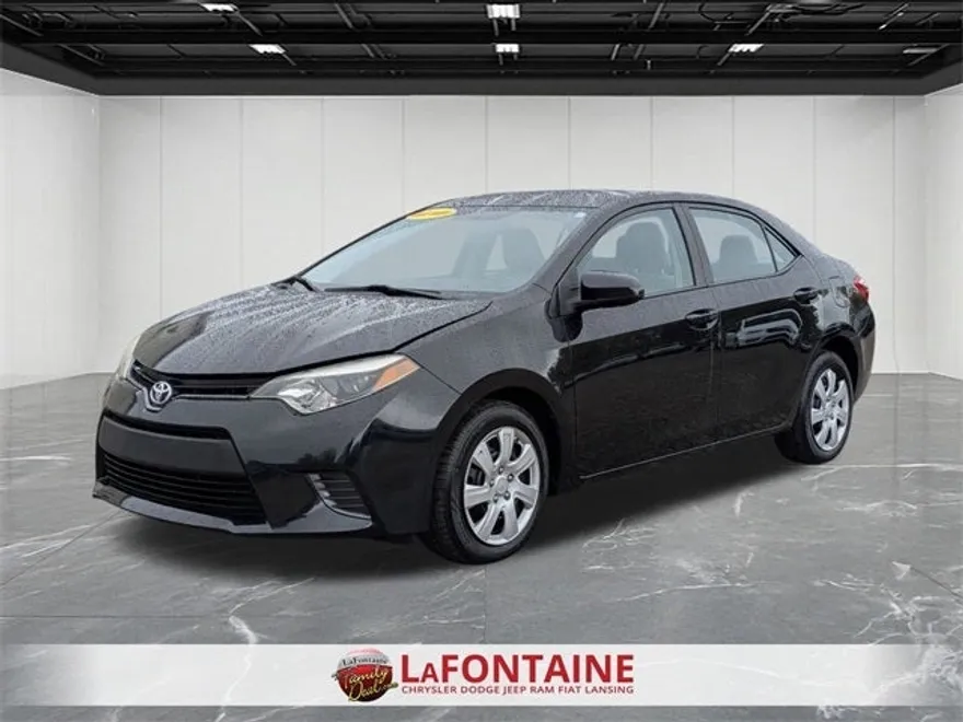2015 Toyota Corolla LE photo 1