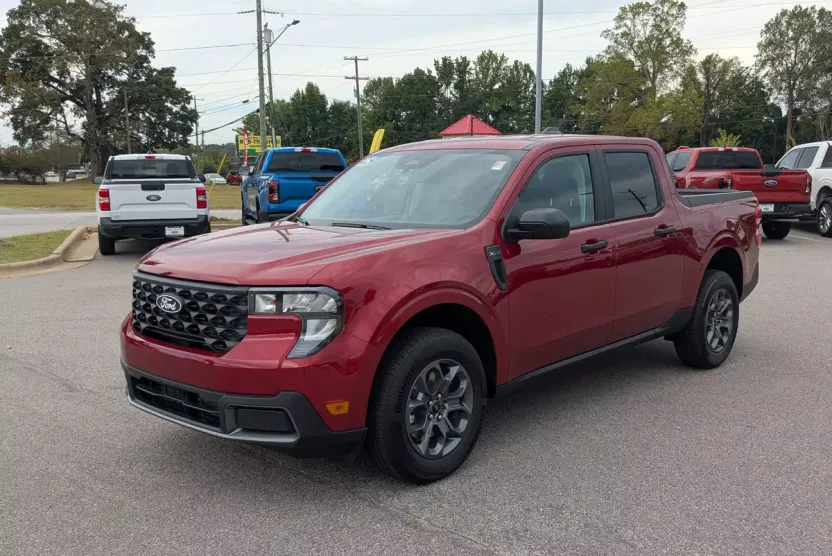 2025 Ford Maverick XLT photo 1