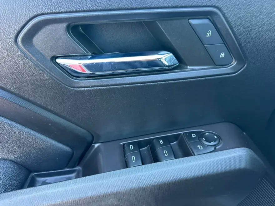 2023 Chevrolet Colorado LT photo 11
