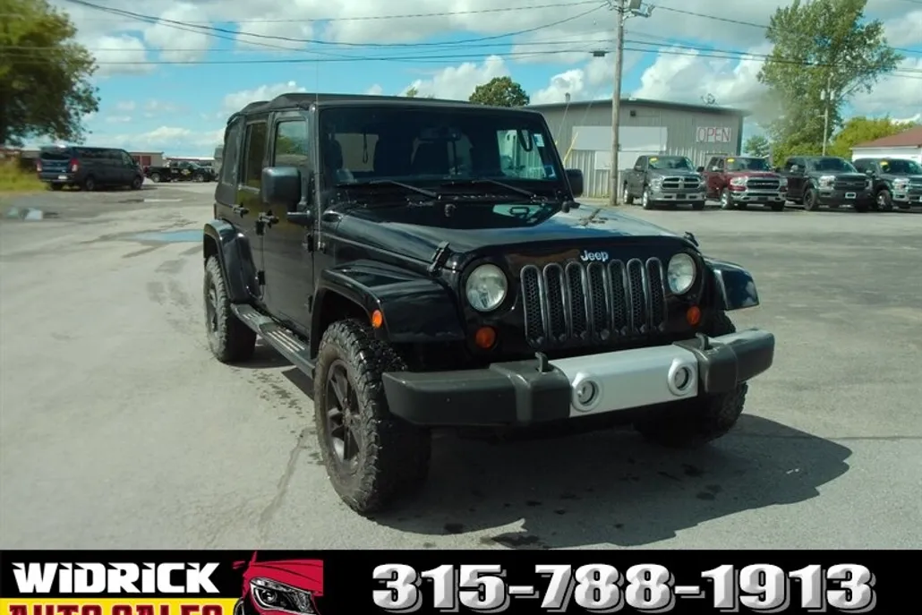 2013 Jeep Wrangler Unlimited Sahara photo 1