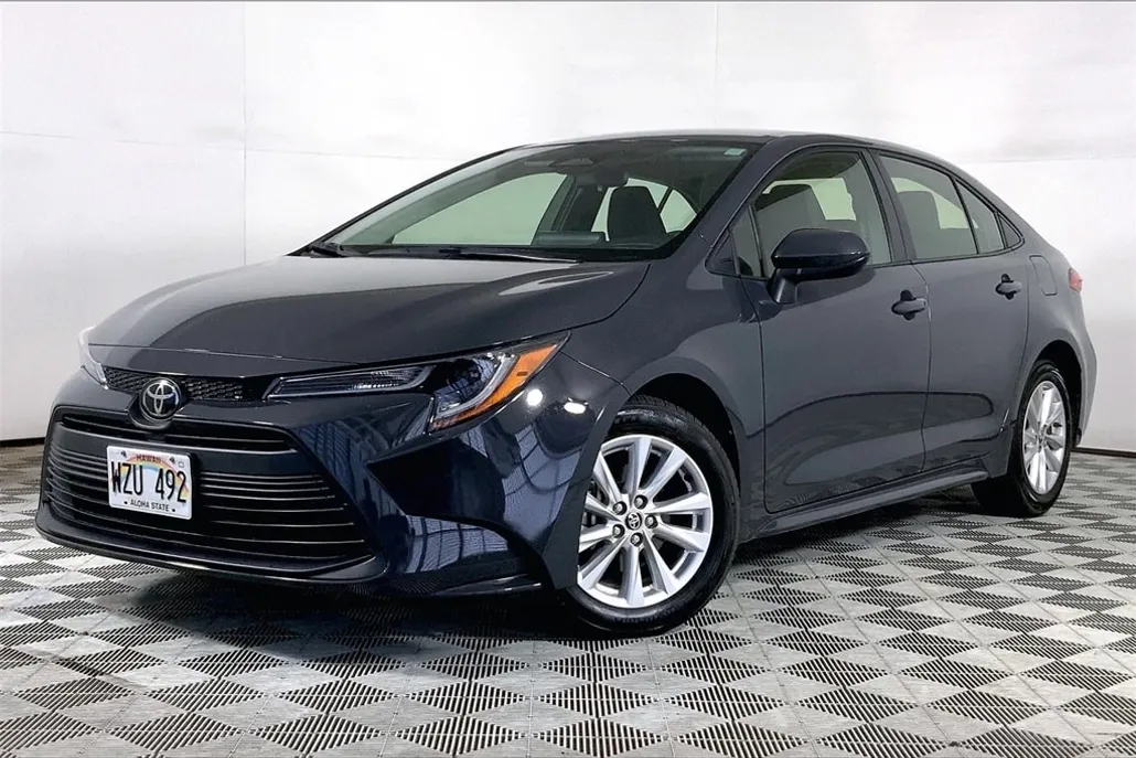 2024 Toyota Corolla LE photo 1