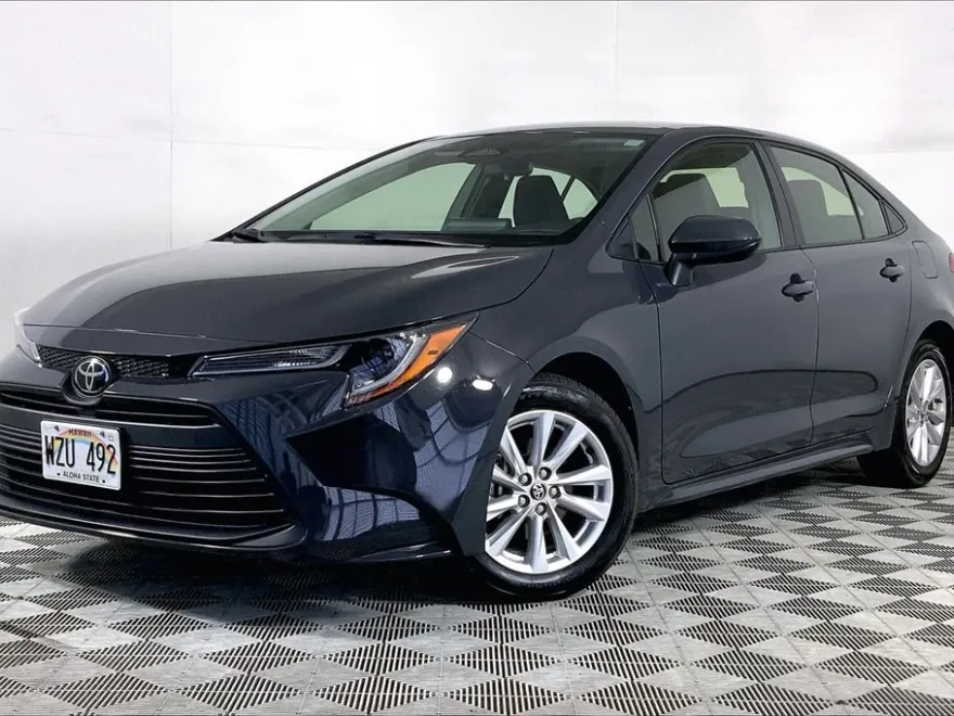 2024 Toyota Corolla LE photo 1