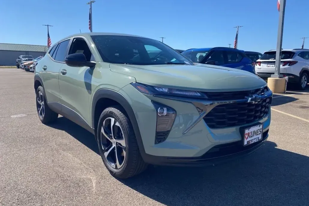 2024 Chevrolet Trax photo 1
