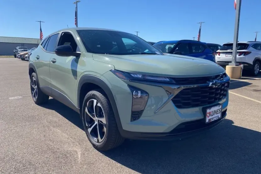 2024 Chevrolet Trax photo 1