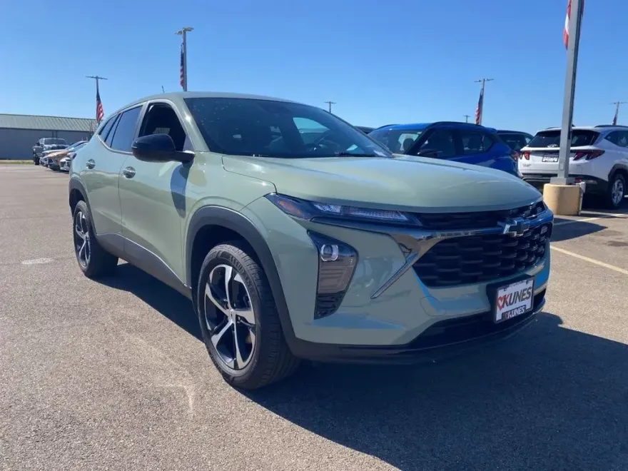 2024 Chevrolet Trax photo 1