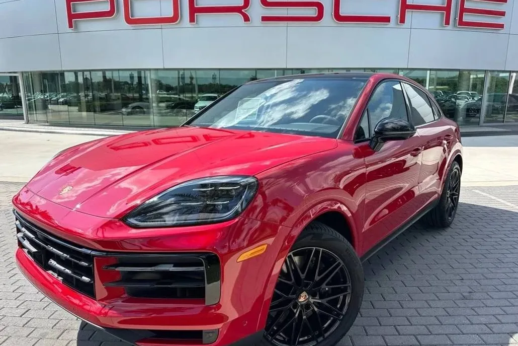 2026 Porsche Cayenne Coupe photo 1