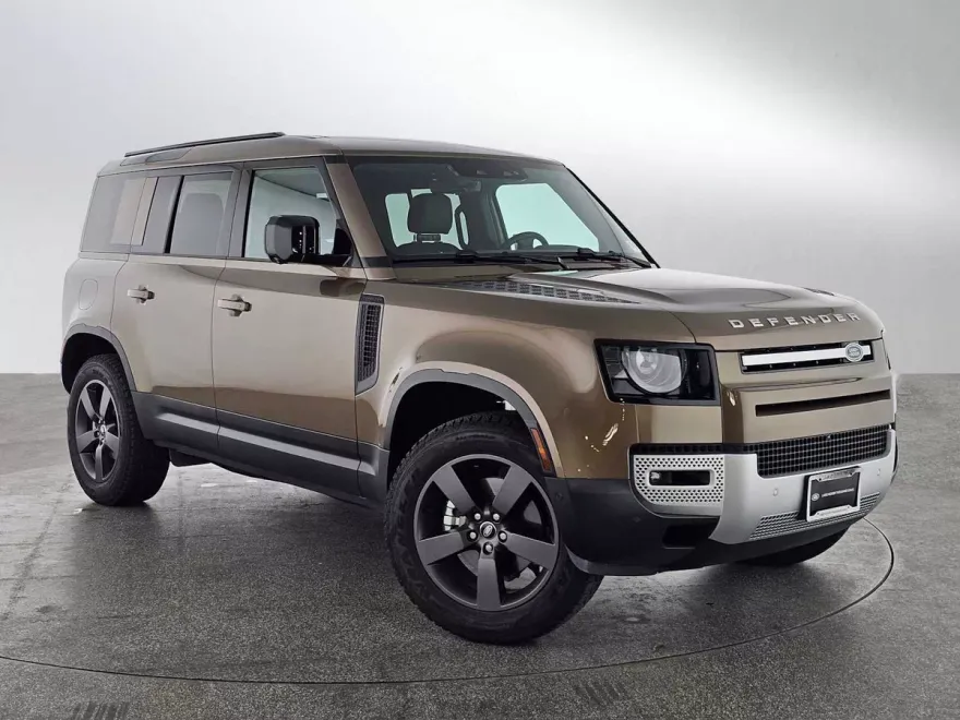 2025 Land Rover Defender S photo 1