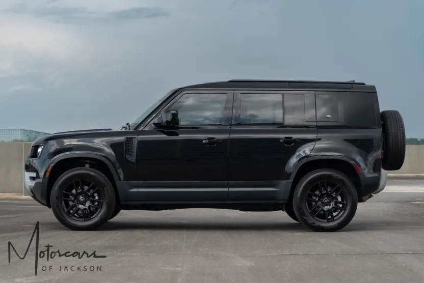 2023 Land Rover Defender 110 S photo 1