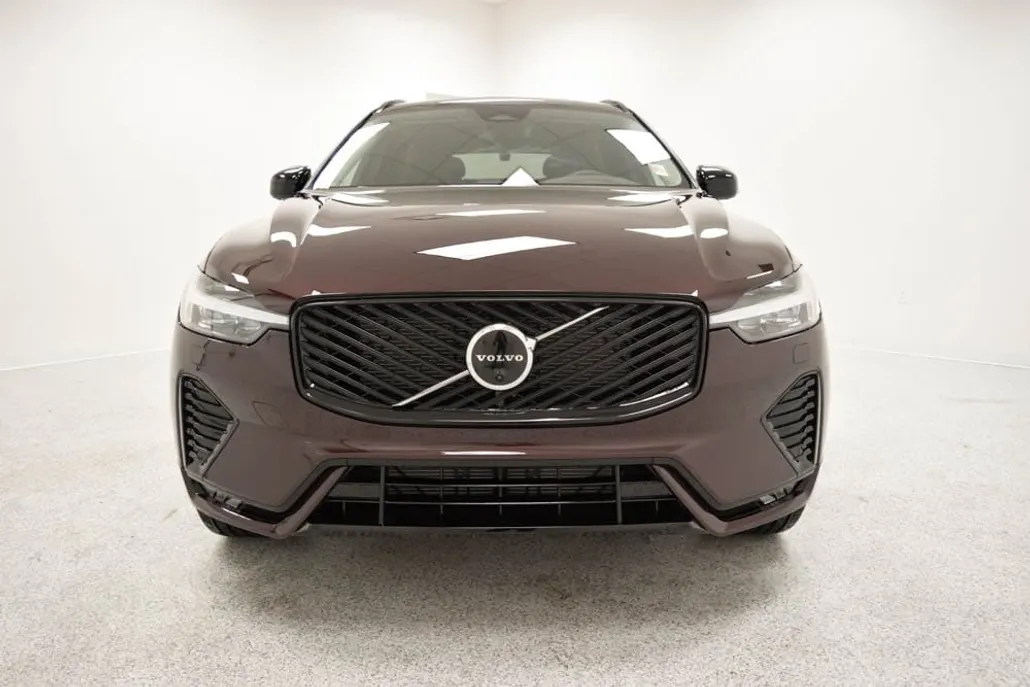 2026 Volvo XC60 B5 Plus photo 1