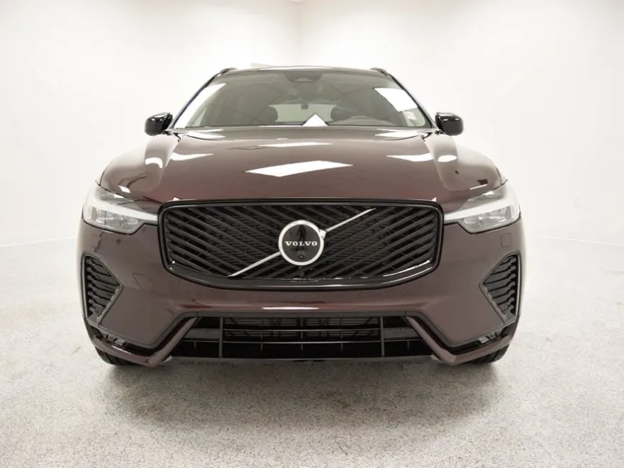 2026 Volvo XC60 B5 Plus photo 1