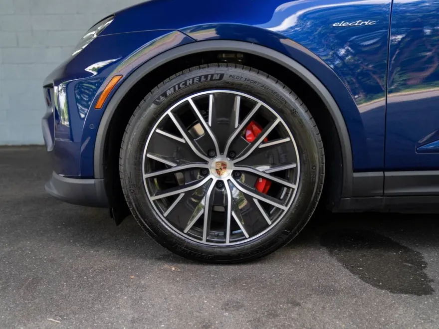 2025 Porsche Macan Electric photo 6