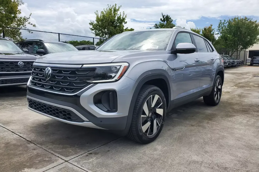 2026 Volkswagen Atlas Cross Sport SE Technology photo 1