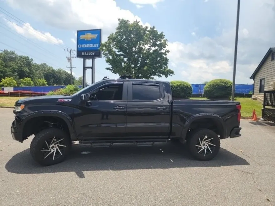 2023 Chevrolet Silverado 1500 RST photo 1