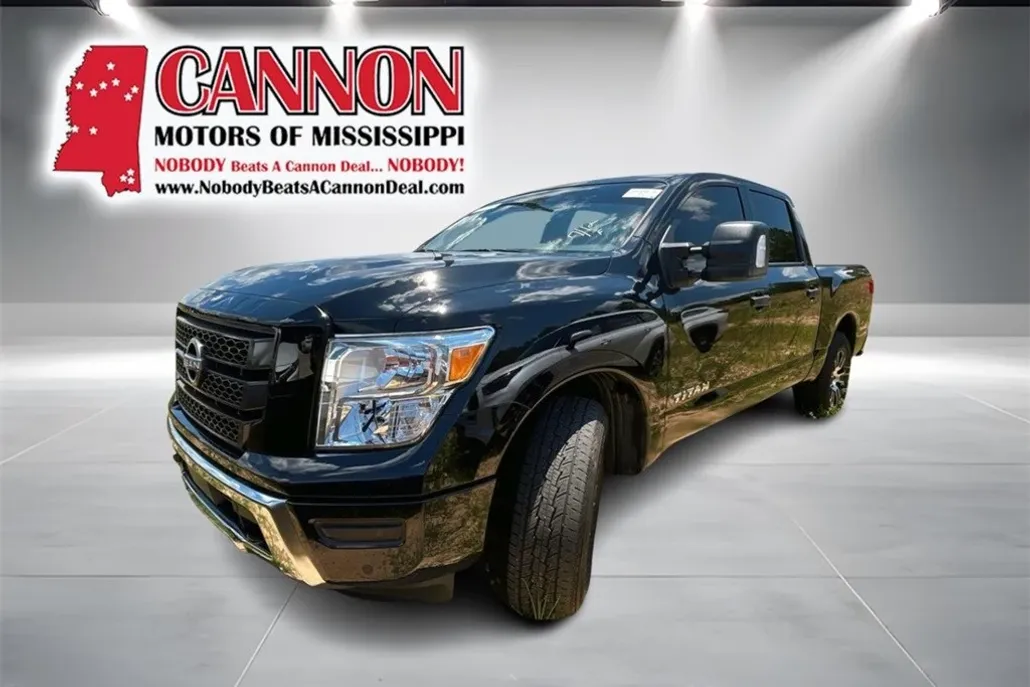 2024 Nissan Titan SV photo 1