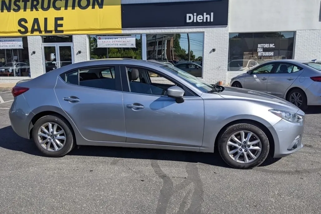 2016 Mazda Mazda3 Touring photo 1