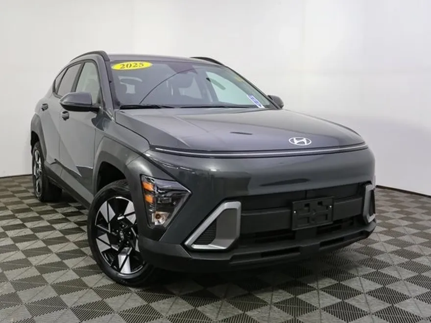 2025 Hyundai Kona SEL photo 1