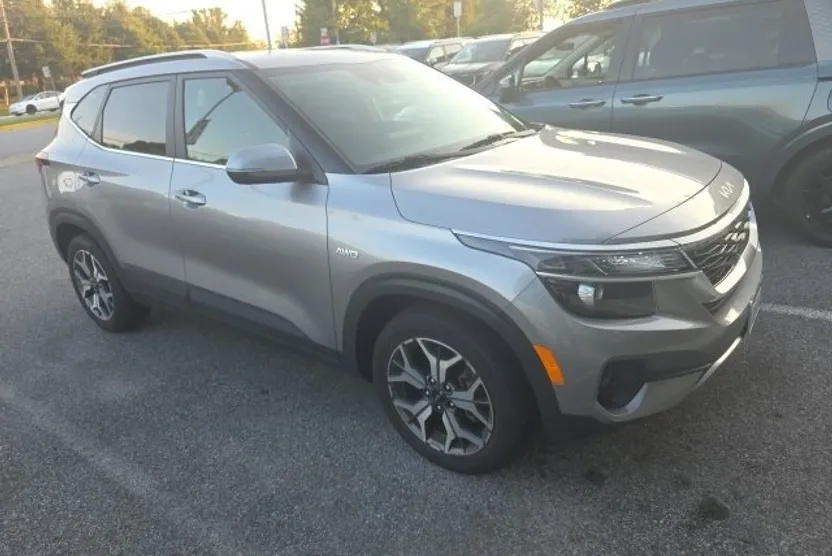 2022 Kia Seltos EX photo 1