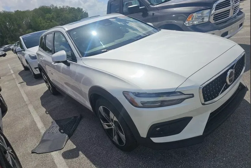 2024 Volvo V60 Cross Country B5 Plus photo 1