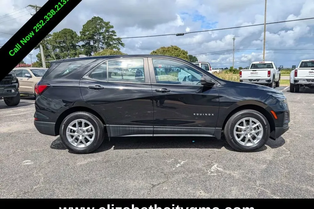 2023 Chevrolet Equinox LS photo 1