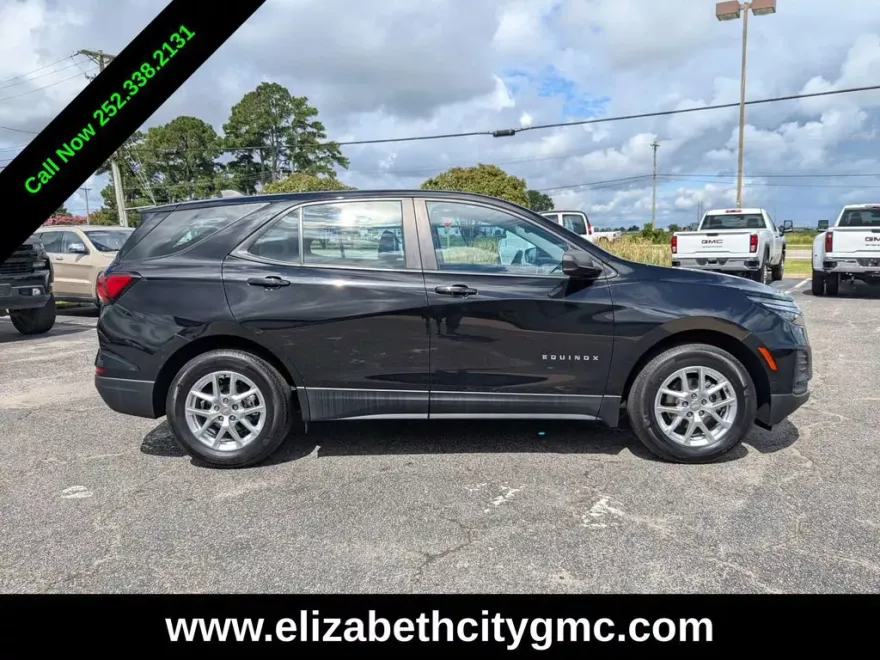 2023 Chevrolet Equinox LS photo 1