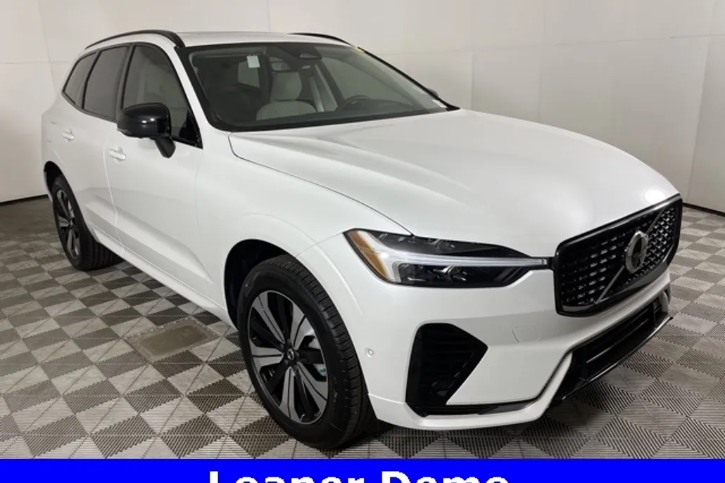 2025 Volvo XC60 T8 Plus photo 1