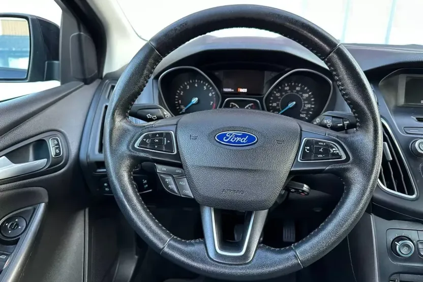2015 Ford Focus Sedan photo 1