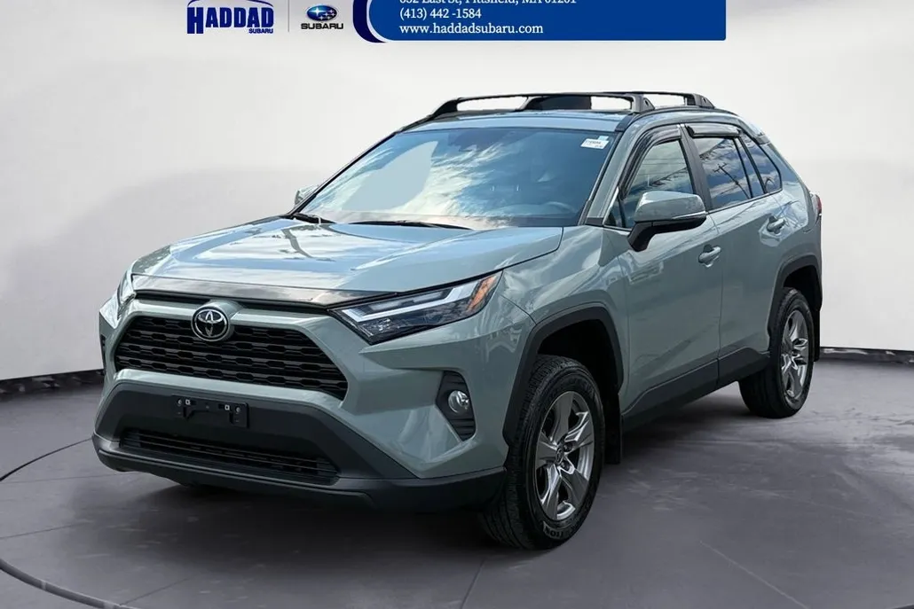 2022 Toyota RAV4 XLE photo 1