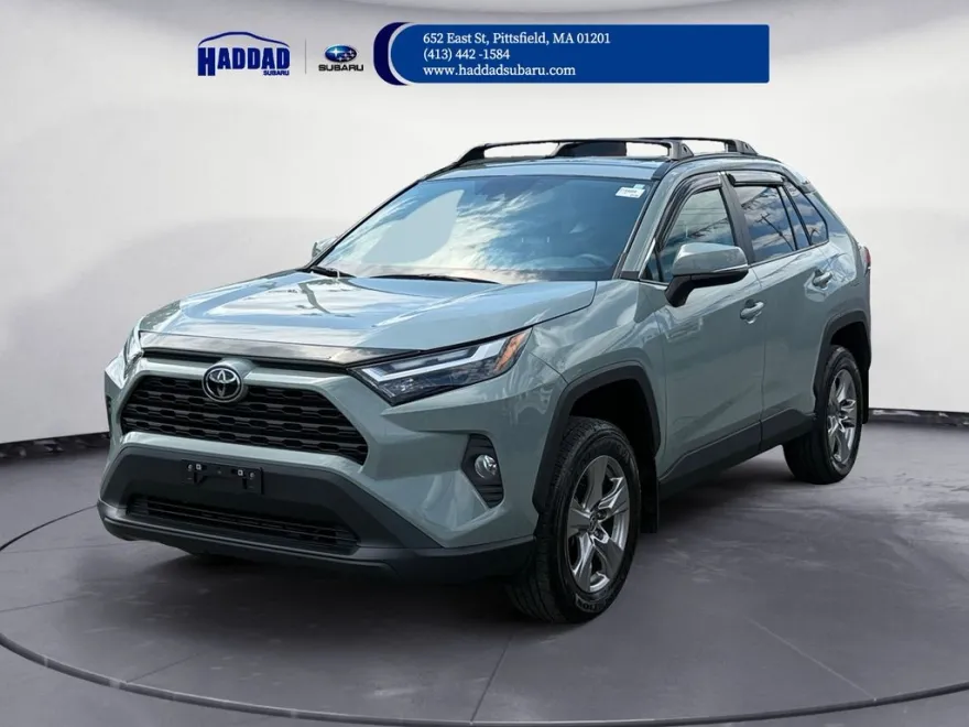 2022 Toyota RAV4 XLE photo 1