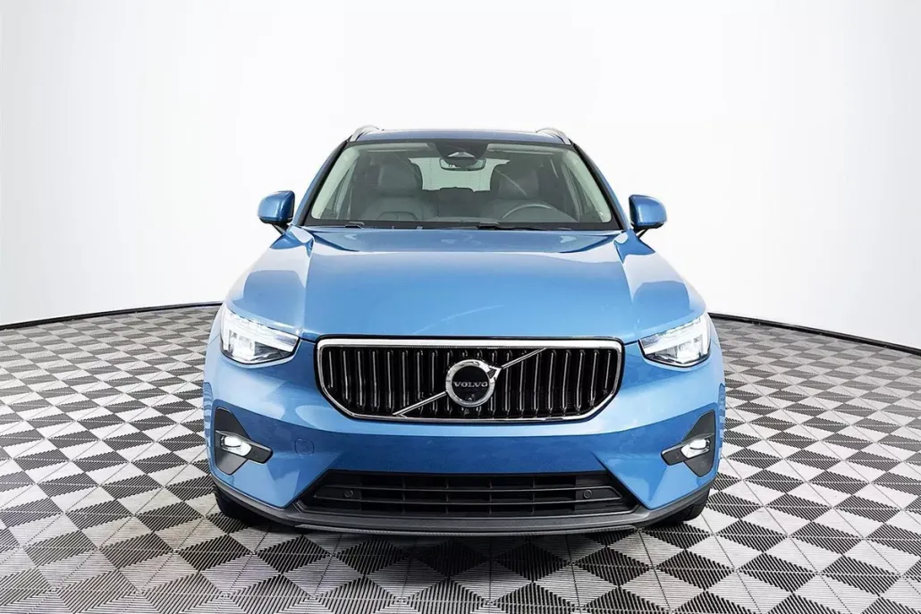 2024 Volvo XC40 Plus photo 1