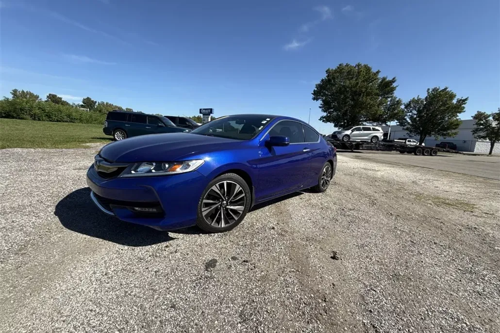 2017 Honda Accord EX-L V6 photo 1