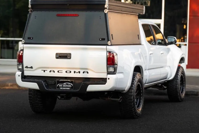 2020 Toyota Tacoma SR5 photo 1