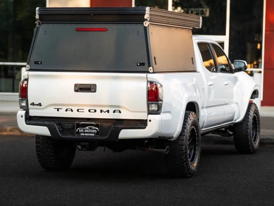 2020 Toyota Tacoma SR5 photo 1