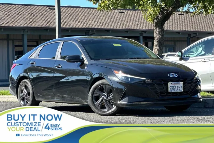 2022 Hyundai Elantra SEL photo 1