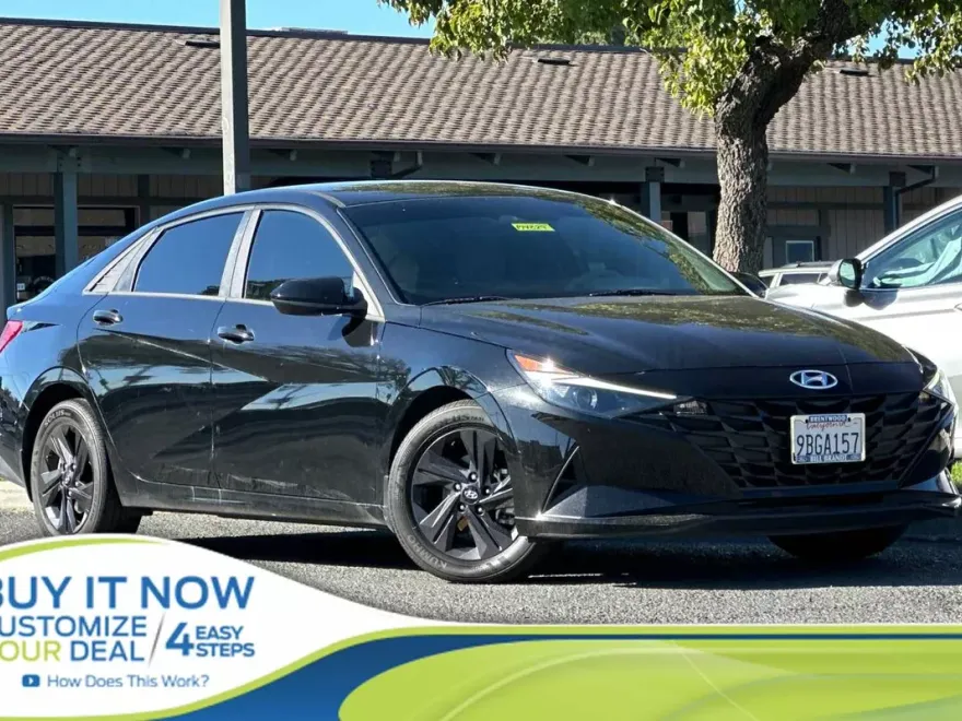 2022 Hyundai Elantra SEL photo 1